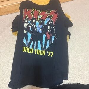 Kiss Black Tee with Colorful Graphic
